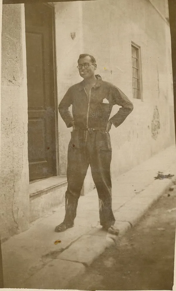 Arturo Brunton Trigueros en ropa de trabajo