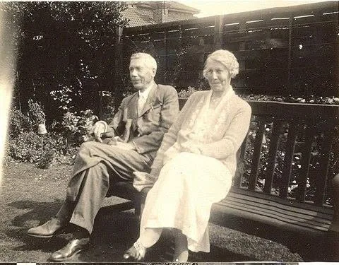 Bernard con su hermana Catherine
