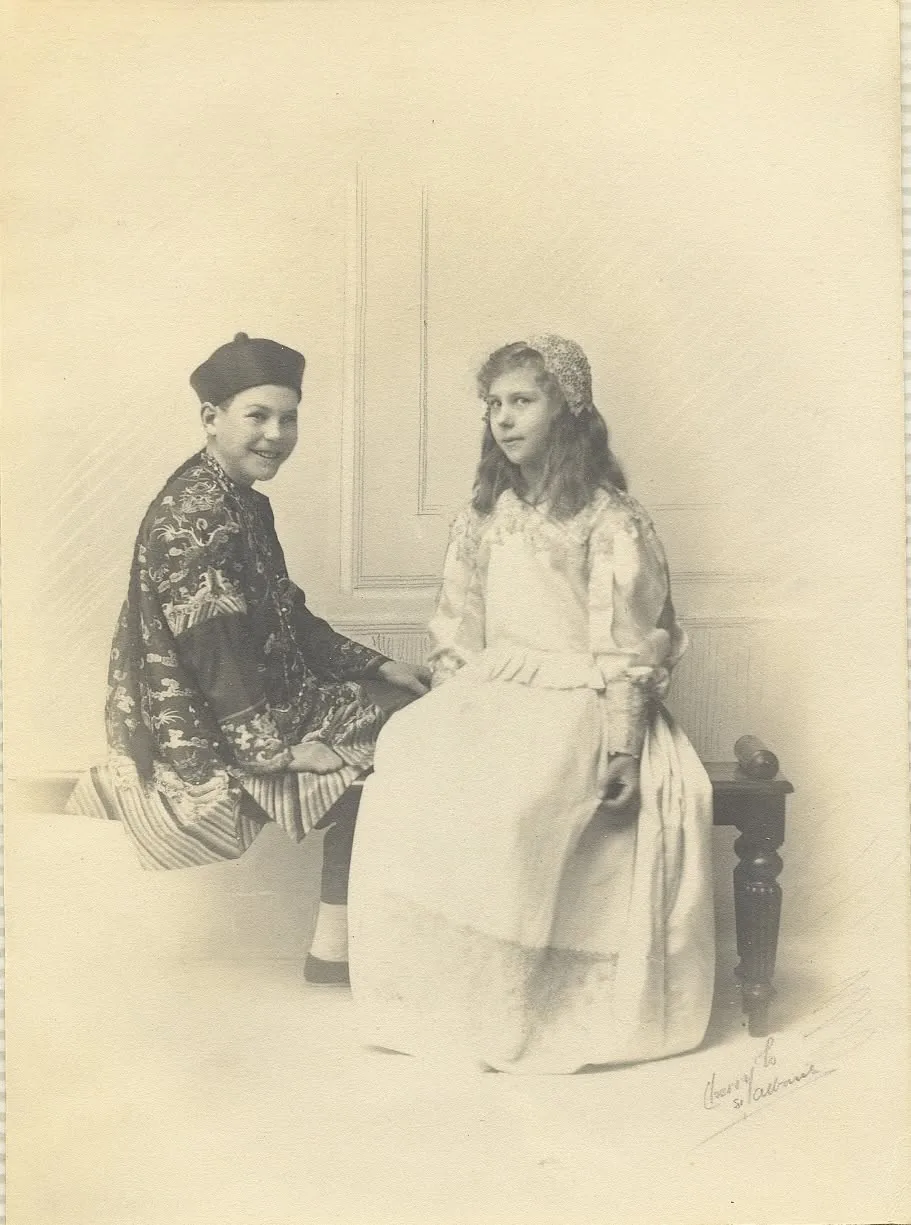 Bernardo y Carmela con atuendos de representación