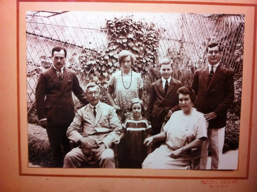Bernard, Carmen y sus cinco hijos